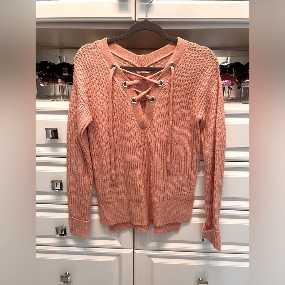 NWOT - long sleeve light weight knit sweater